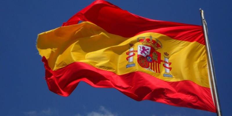 How can I obtain Spanish citizenship?