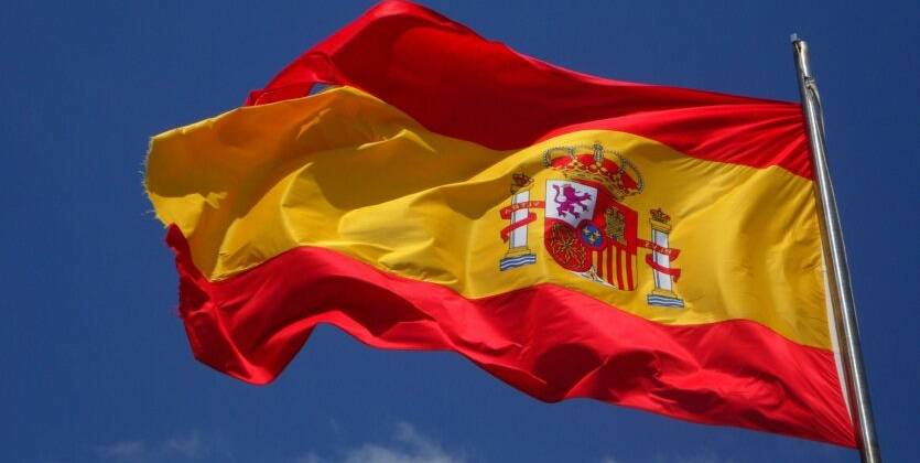 How can I obtain Spanish citizenship?