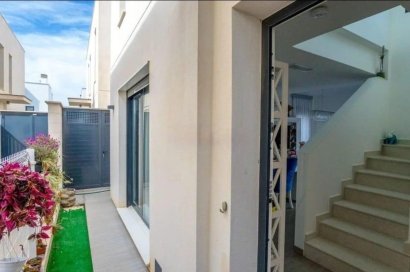 Resale - Villa - Torrevieja - Punta Prima