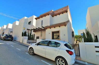 Resale - Villa - Villamartín - PAU 8