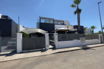 Resale - Villa - Orihuela Costa - Villamartín